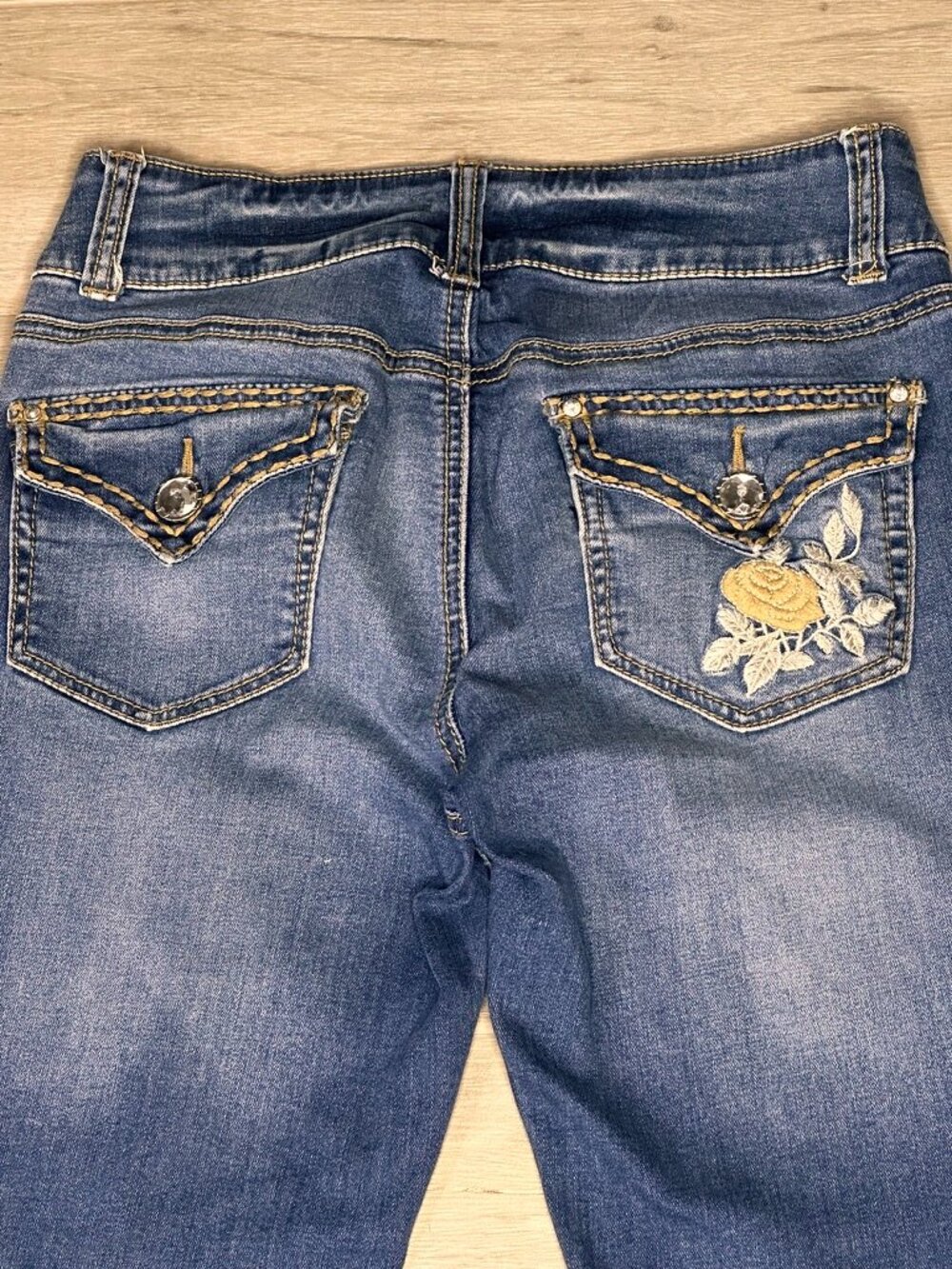 Caché Y2K Floral Embroidered Flare Jeans Women's Low/Mid Rise Sz 4 - Picture 12 of 16